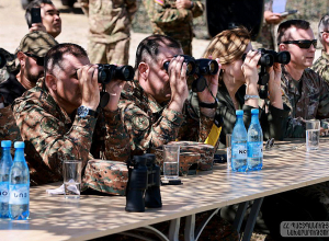 ԶՈՒ ԳՇ պետը, ԱՄՆ դեսպանը դիտարկել են հայ-ամերիկյան զորավարժության ընթացքը