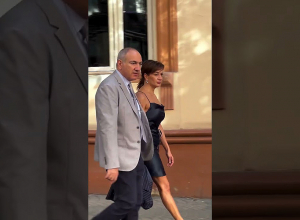 Նիկոլ Փաշինյանի եւ Աննա Հակոբանի առավոտյան զբոսանքը Երեւանում