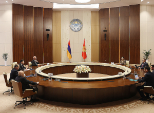 Ալեն Սիմոնյանը հանդիպել է Ղրղզստանի նախագահի հետ