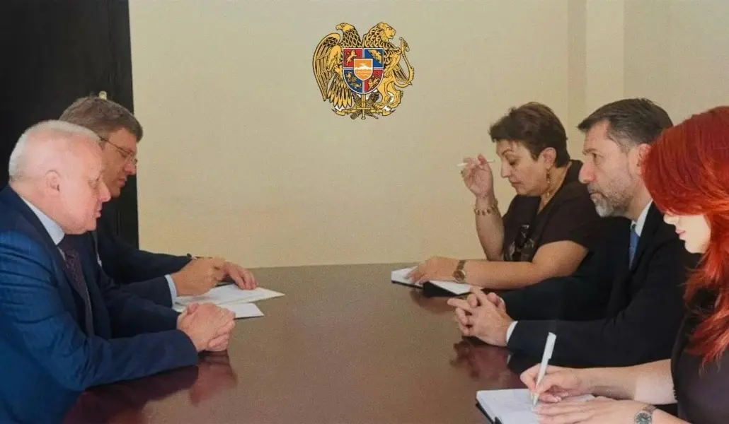 vKFW5frOrzigws7I4VW7hOmiYEvBiM1J9DSiqXNu