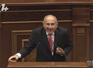 Նենց եք մուննաթ գալիս, ոնց որ մենք հեչ առիթ չունենք կասկածելու, որ Ձեր ստորագրածը չեք կարող պահել