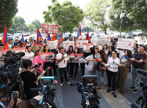 Թուրքիայի հատուկ ներկայացուցիչը Հայաստանում է. ՀՅԴ-ն բողոքի ակցիա է իրականացնում. ՈՒՂԻՂ