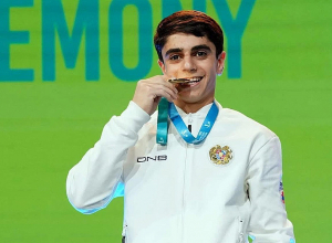 World challenge cup-ում Համլետ Մանուկյանը նժույգ թափեր մարզագործիքի վրա կատարեց նոր տարր, որը պաշտոնապես կանվանվի «Մանուկյան»