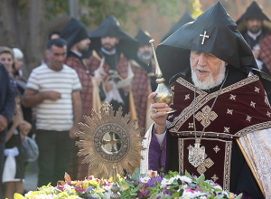 Կաթողիկոսի հանդիսապետությամբ տեղի ունեցավ Երեկոյան ժամերգություն