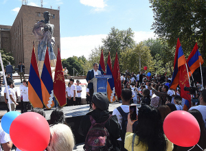 ՀՅԴ  Երիտասարդական Միության տոնական երթն ու հանրահավաքը Արամ Մանուկյանի արձանի մոտ