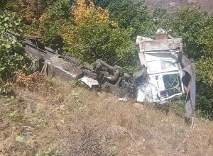 Սյունիքի մարզում բեռնատարը գլորվելով հայտնվել է ձորում. կա զոհ