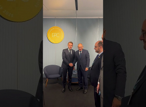 Ջերմ հանդիպում Ֆրանսիայի նախագահ Էմանուել Մակրոնի հետ․ Փաշինյան