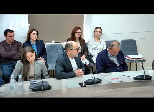 Կեղծավորություն ասելով՝ նկատի ունեմ մուրճը ձեռքին շրջելն ու խոստանալը, թե Հադրութն ու Շուշին «դեօկուպացվելու» են