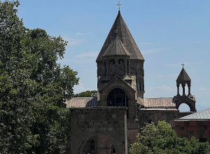 Տեր Արամն ու Տեր Տարոնը չեն ներկայացել նիստին. Մայր Աթոռ