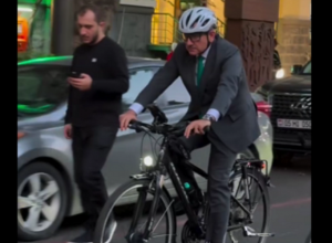 Երեւանյան խցանումը չի խնայում անգամ հեծանվորդներիս․ Փաշինյան