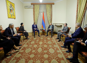 Վարչապետն ընդունել է ՀՀ պետական մրցանակակիր Վինսենթ Ռոշին