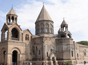 Իշխանություններին սպասարկող լրատվական կայքերում տարածվել են Գերաշնորհ Տ․ Նաթան արք․ Հովհաննիսյանին վերագրվող հեռախոսազրույցների ձայնագրություններ․ Մայր Աթոռ