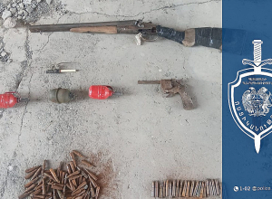 Վաղարշապատի համայնքային ոստիկաններն ու պարեկները հայտնաբերել են ապօրինի զենք-զինամթերք