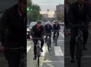 Աշխատանքի՝ հեծանիվով․ Փաշինյան