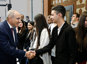 Վարչապետը մի խումբ ուսանողների և աշակերտների ներկայացրել է Իրական Հայաստանի գաղափարախոսությունը