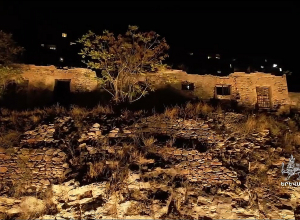 Երևանի պատմական Կարմիր կամրջին հարակից հին բերդի պարիսպը լուսավորվել է