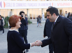 Ալեն Սիմոնյանն այցելել է Հայաստանի եվրոպական համալսարան եւ հանդիպել ուսանողների հետ