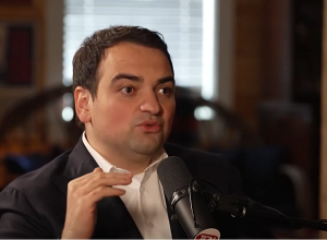 Քննիչը մտավ սենյակ և բացականչեց. «Ես գտա մի հոդված», մյուսը ասաց․ «Ոչ, դա չի աշխատի». Նարեկ Կարապետյան