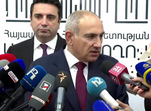 Փաշինյանը պատասխանում է լրագրողների հարցերին