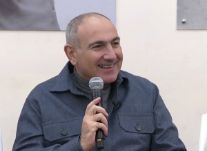 Նիկոլ Փաշինյանը հանդիպել է «ՀՀ վարչապետի գավաթ» դպրոցականների լողի մրցաշարի եզրափակչի մասնակիցներին