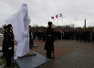 Հակոբ Արշակյանը Կրոնշտադտ քաղաքում մասնակցել է ծովակալ Հովհաննես Իսակովի հուշարձանի բացմանը