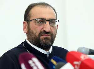 ԱԱԾ-ն քննչական կոմիտեի շենքում ձերբակալեց Արշակ սրբազանին․ փաստաբան