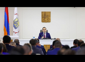 Ավինյանը վարում է Երևանի ավագանու նիստը․ ՈւՂԻՂ