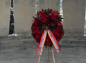 Սերժ Սարգսյանի անունից ծաղկեպսակ է դրվել «Եռաբլուր» զինվորական պանթեոնում