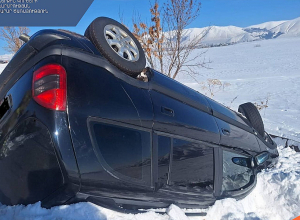 Ավտոմեքենան դուրս է եկել ճանապարհի երթևեկելի հատվածից և շրջվել