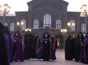 «Սուրբ Ծնունդը մեզ համար հոգեպես վերափոխվելու, մեր ուխտն առ Աստված նորոգելու գեղեցիկ առիթ է»․ ճրագալույցի պատարագ՝ մայր տաճարում