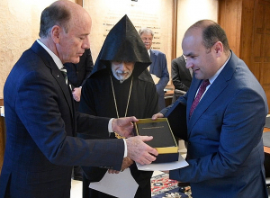 Նարեկ Մկրտչյանը մասնակցել է Փաշինյանի կողմից թանգարանին նվիրաբերված Աստվածաշնչի հանձնման արարողությանը