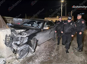 «Mercedes»-ը չի ենթարկվել «կանգառ» հրահանգին, վրաերթի են ենթարկել ոստիկաններին ու հարվածել սյանը