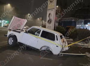 Երևանում բախվել են «Mercedes»-ն ու «VAZ» 21-21-ը․ վերջինի հետևի 2 անվահեծանները կոտրվել ու շպրտվել են