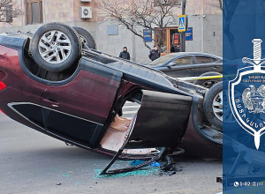 Ավտոմեքենան հրապարակից Տիգրան Մեծի պողոտա երթևեկել է բարձր արագությամբ և չկարողանալով կառավարել՝ շրջվել