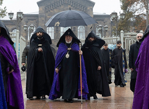 Տարատեսակ բռնաճնշումների է ենթարկվում և հարձակումներ դիմագրավում մեր Սուրբ Եկեղեցին․ Կաթողիկոս