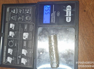 Խուզարկությամբ կալանավորված անձի մոտից հայտնաբերել են թմրամիջոցի նմանվող զանգված