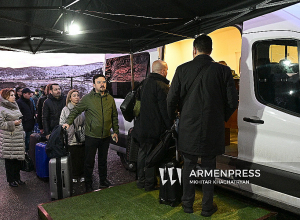 Ադրբեջանի քաղաքացիական հասարակության ներկայացուցիչները Հայաստան ժամանեցին ցամաքային սահմանազատված հատվածով