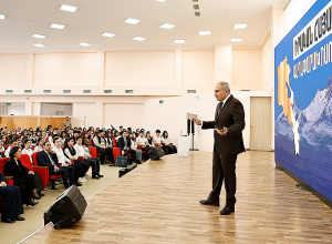 Վարչապետն ուսանողներին և աշակերտներին ներկայացրել է Իրական Հայաստանի գաղափարախոսությունը