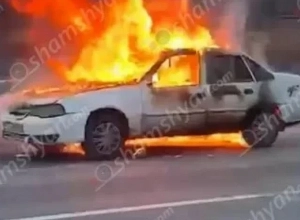 Իսակովի պողոտայում այրվել է ավտոմեքենա. կա տուժած