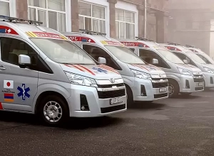 Շտապօգնության ավտոմեքենայում 33-ամյա բուժառուն հարվածել է բժշկի կրծքավանդակին, ապա հրել, գցել ավտոմեքենայի հատակին