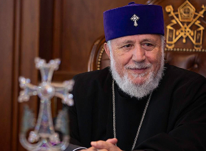 Վերստին ուրախությունն ունենք մեծարելու մեր մայրերին ու քույրերին և արժևորելու նրանց բարի ավանդը․ Կաթողիկոսի ուղերձը