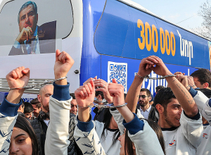 Դատարանի բակից բերման ենթարկված երեք քաղաքացիներն ազատ են արձակվել