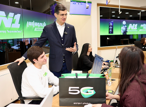 Руководство Ucom отмечает Международный день клиентов вместе с абонентами