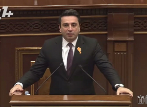 Փաշինյանի շողքը տեսնում եք, աստղայինը տանում ա, ամոթ ա․ Սիմոնյանը՝ Ասլանյանին