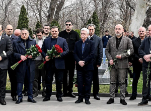 Սերժ Սարգսյանը Կոմիտասի անվան պանթեոնում հարգանքի տուրք է մատուցել Անդրանիկ Մարգարյանի հիշատակին