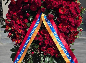 Սերժ Սարգսյանի անունից «Եռաբլուր» զինվորական պանթեոնում ծաղկեպսակ է դրվել