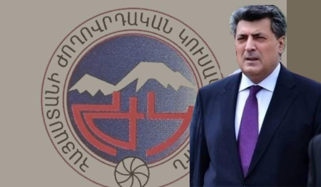 Green Gradient Tips On Fashionable Wear