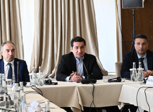 «Խաղաղության կամուրջ» նախաձեռնության մասնակիցներին ընդունել է Հիքմեթ Հաջիևը