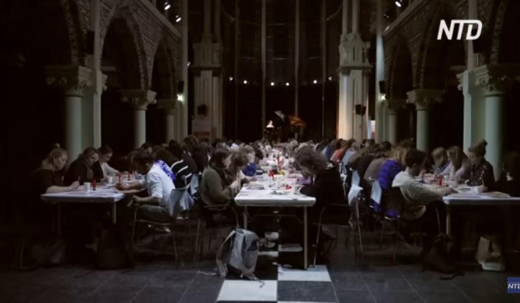 Առանց հեռախոսի ու ինտերնետի․ Ամստերդամի օֆլայն ակումբը գրավում է երիտասարդներին (տեսանյութ)