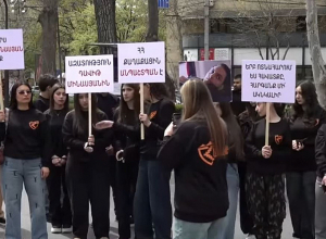 Լուռ ակցիա Սուրբ Աննա եկեղեցու բակում` ի պաշտպանություն Դավիթ Մինասյանի